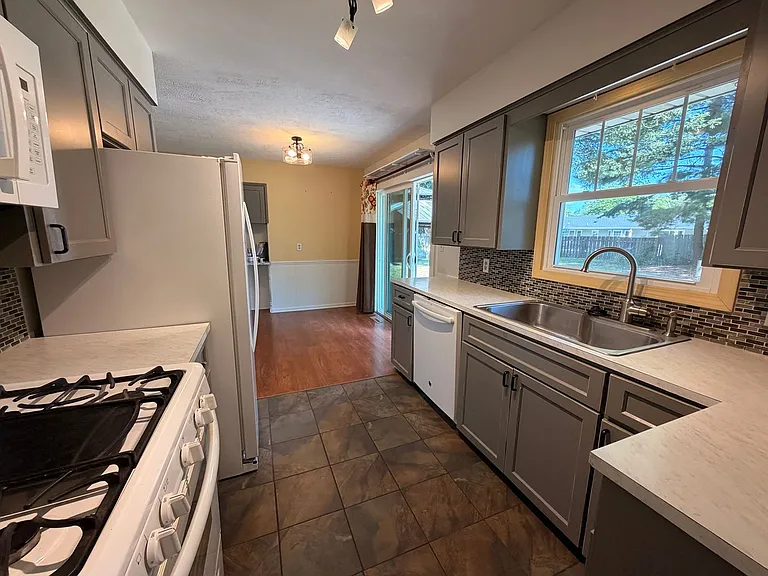 3033 New Holland St — Photo 7