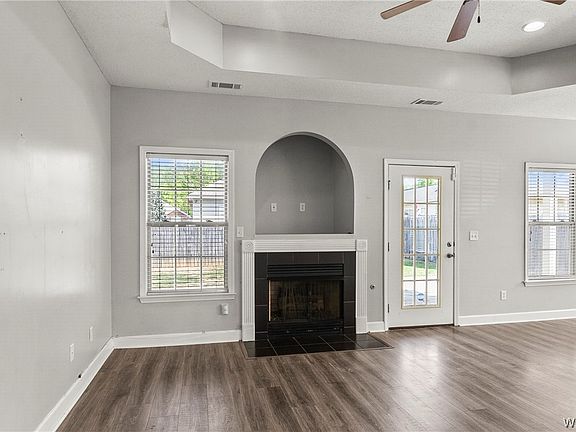4th image of 12375 Huntington Village Dr