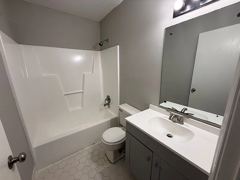 1704 Snowden Dr SE — Photo 5