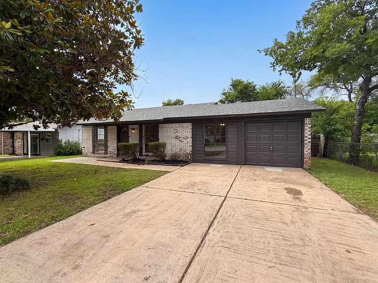 5701 Hanson Dr — Photo 2