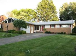 16 Fruitland Dr, New Castle, PA