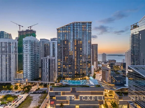68 SE 6th St #2110, Miami, FL 33130