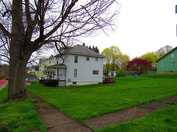 2nd image of 111 Barker St