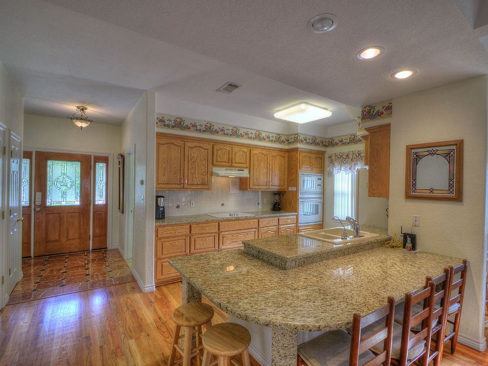 Entry/Kitchen