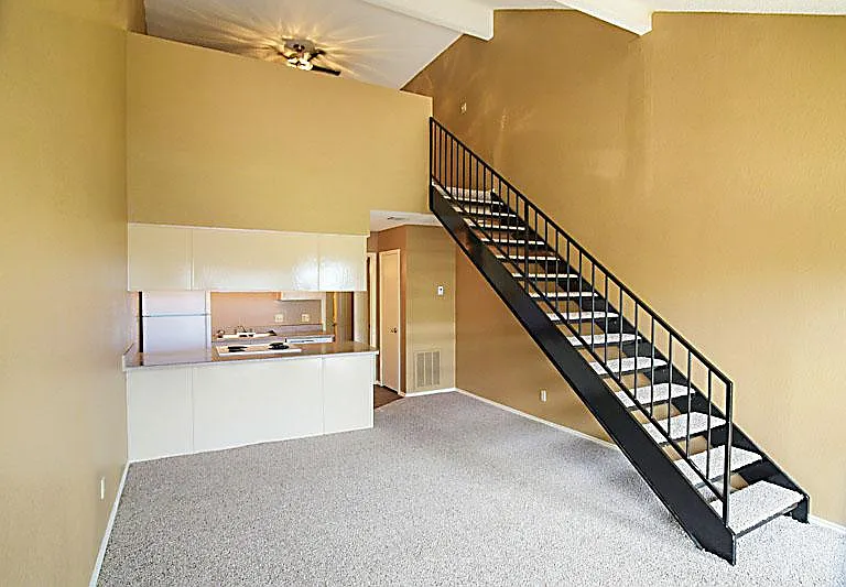 Crestwood Apartments — Photo 9