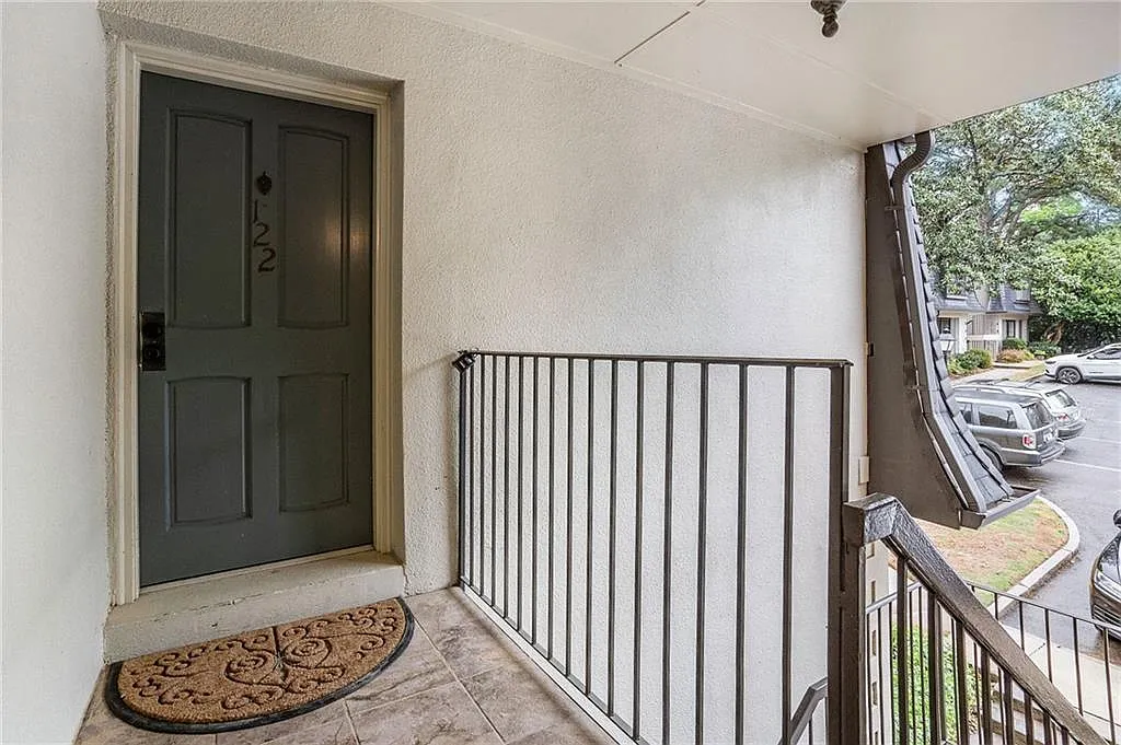 2 bed, 2.0 bath, 1100 sqft, $2,395 — Photo 2