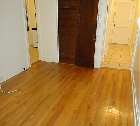 3rd image of 2509 30th Ave APT 2F