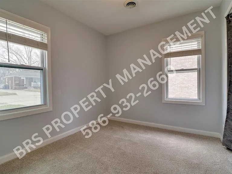 30791 Alger St — Photo 6