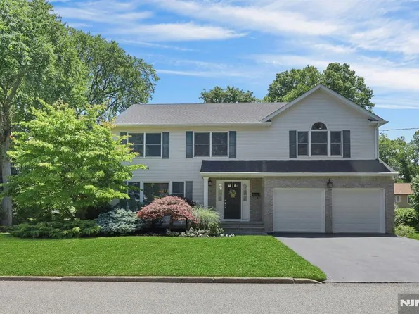 25 Hollywood Ave, Emerson, NJ 07630