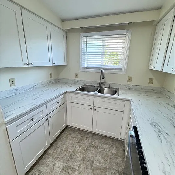 412 E Hall St — Photo 6