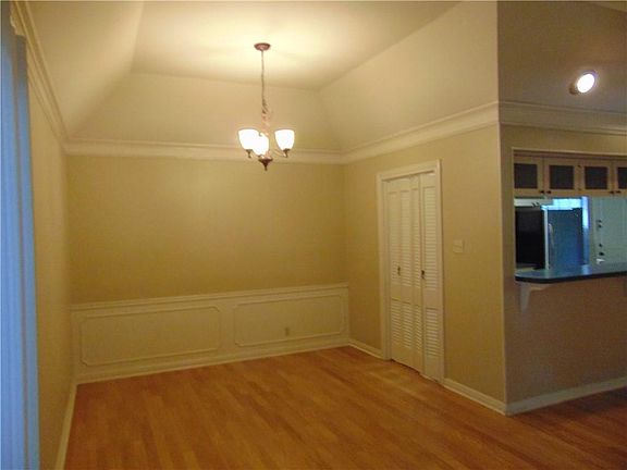 5th image of 2516 Enfield Rd #101