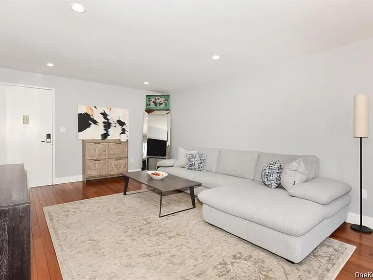 320 E Shore Rd #2A — Photo 5