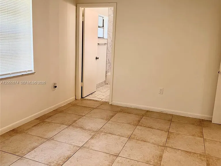 4073 SW 52nd St #1-2 — Photo 12