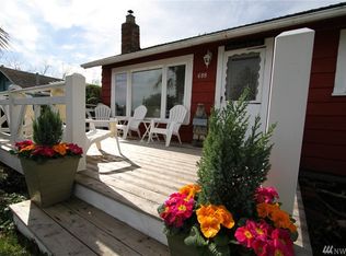 689 Deer Ln, Point Roberts, WA 98281