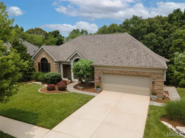 550 Autumn Oaks Dr, Ballwin, MO 63021