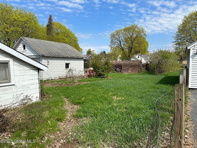 5th image of 32 LaBarge Street