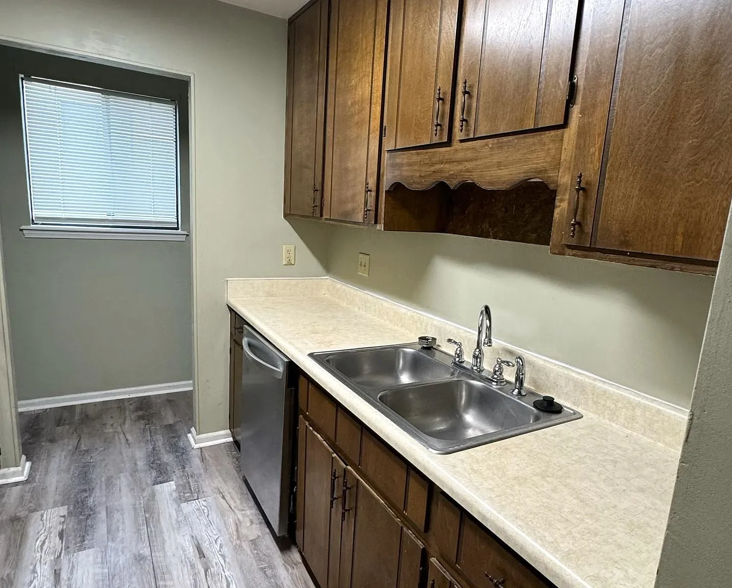 2 bed, 1.0 bath, 896 sqft, $1,125 — Photo 3