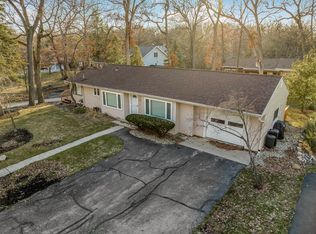 850 Sauganash Dr, Fontana, WI 53125