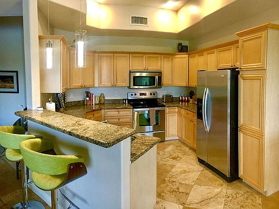 Kitchen bar area