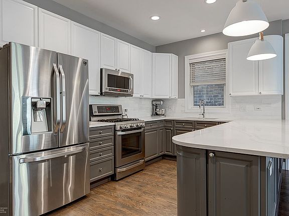 2nd image of 854 W Buckingham Pl APT 2E