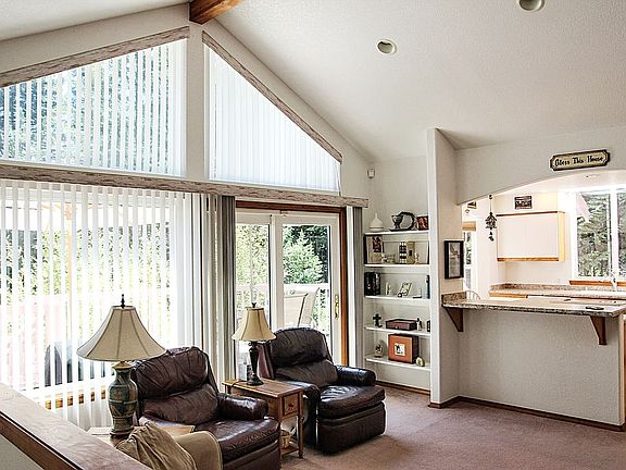 Living Room to upper deck 