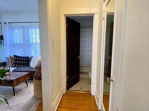 4th image of 4534 1/2 N Wolcott Ave #1B