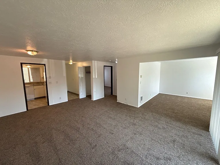 1828 Liberty St NE — Photo 5