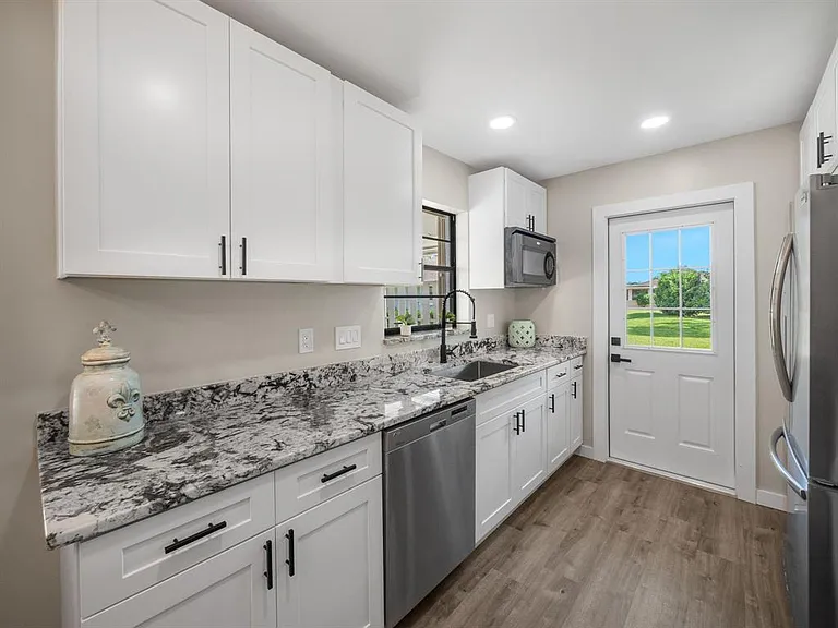 5232 SE Sea Island Way — Photo 3