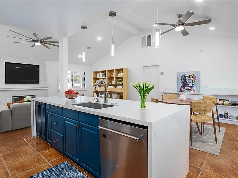1123 E El Cid — Photo 13
