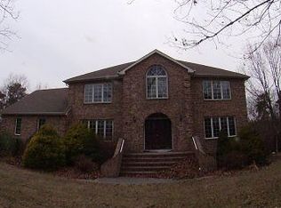 9 Robin Ct, Manalapan, NJ