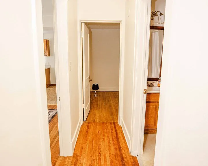 1554 Oak St #203 — Photo 16