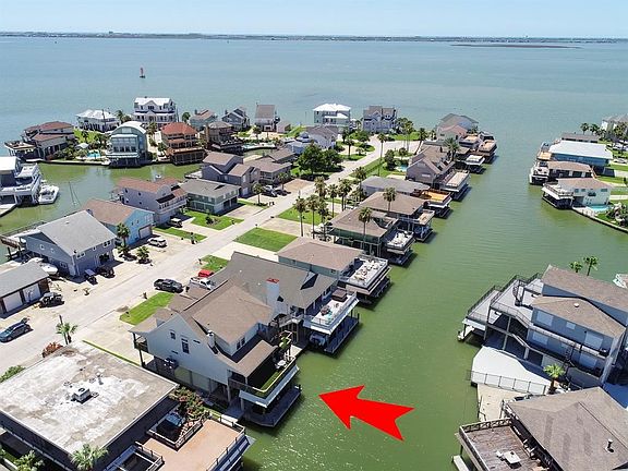 3rd image of 211 Bora Bora Dr