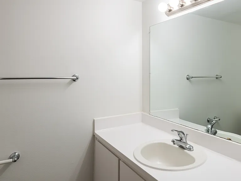 Riverside Village Apartments — Photo 10