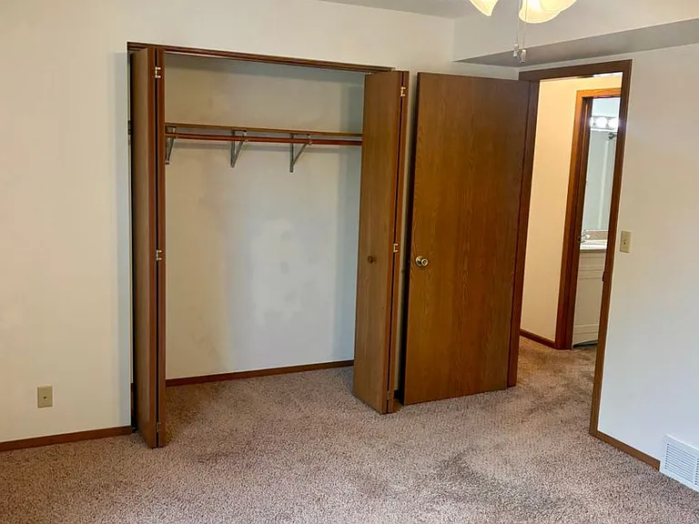 4908 Coventry Ct — Photo 9