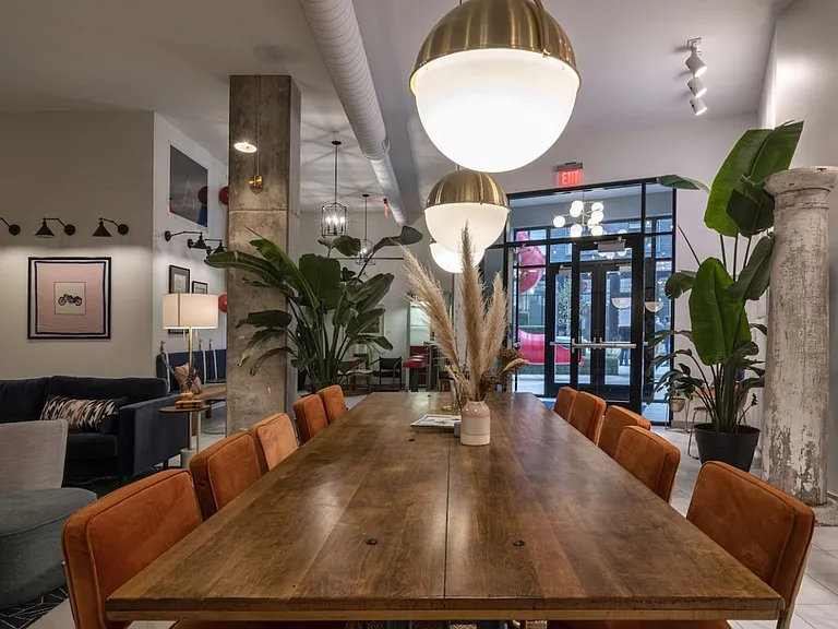 Luxury Apartments in Cleveland's Ohio City — Photo 43