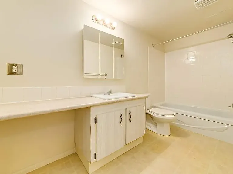 25 Howarth St #313 — Photo 10