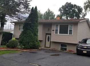 811 Buena Vista Ct, Round Lake Beach, IL 60073