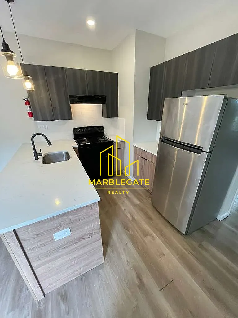 4 bed, $2,650 — Photo 1