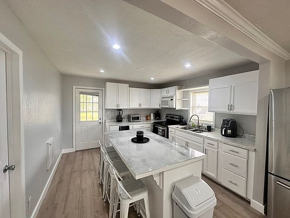4th image of 402 Givens St