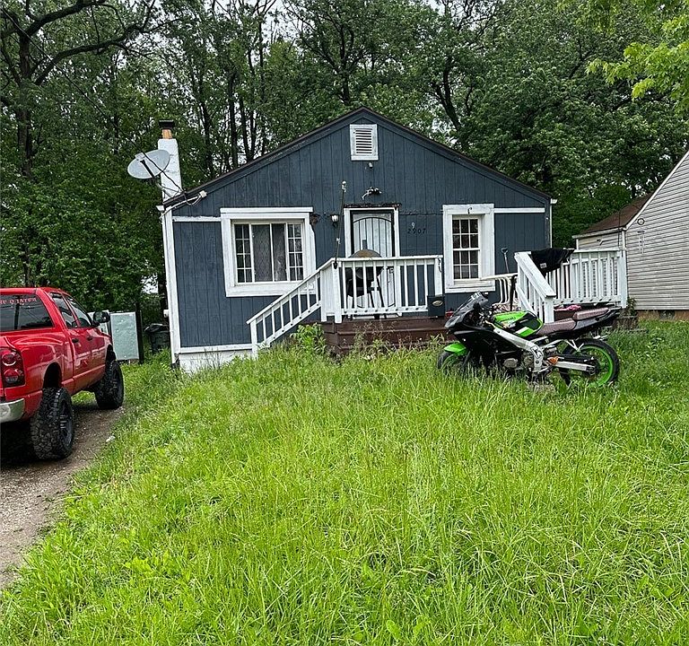1st image of 2907 25th St NE