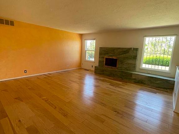 4th image of 13528 Terragon Dr NE