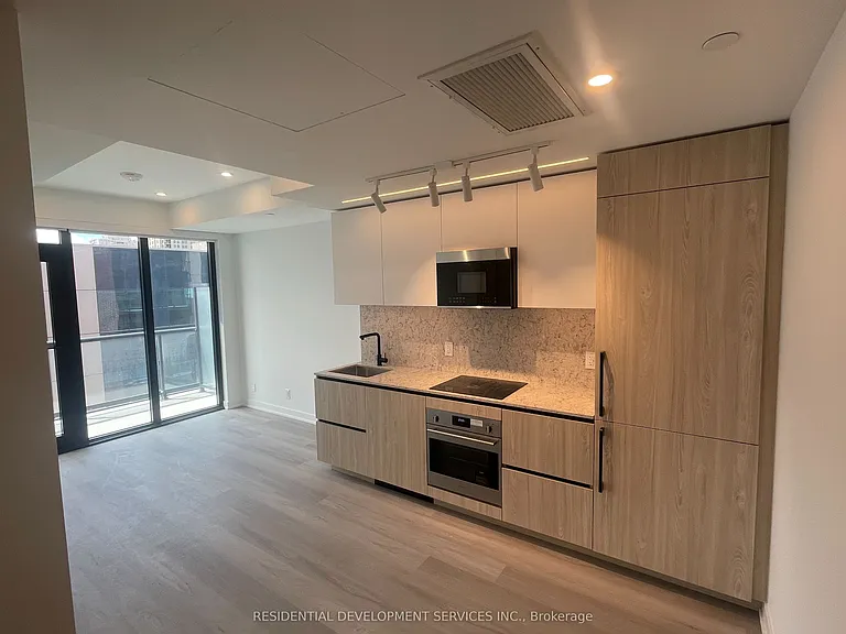 699 Sheppard Ave E #807 — Photo 3