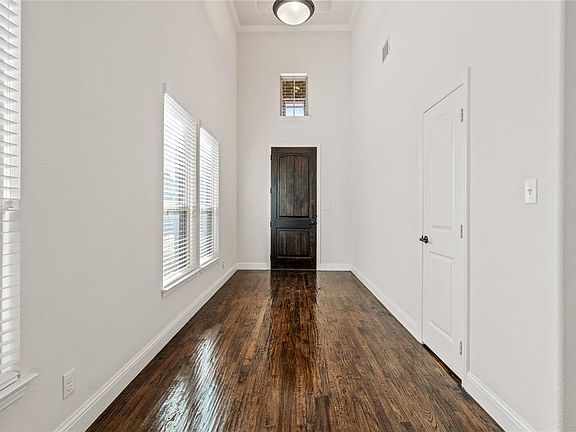 5th image of 2413 Avalon Ct