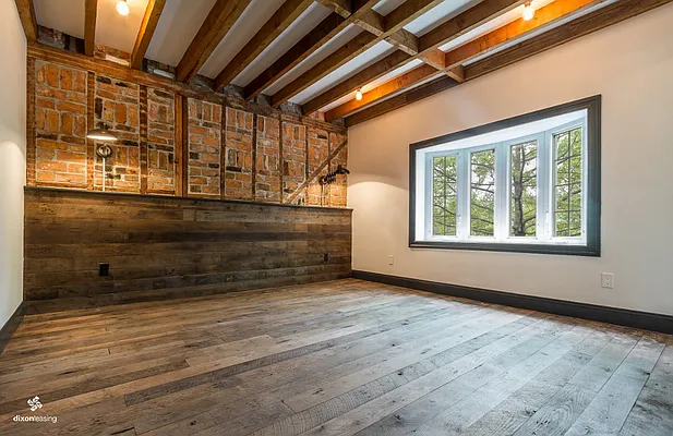 Rented by Dixon Advisory USA Inc. | media 10