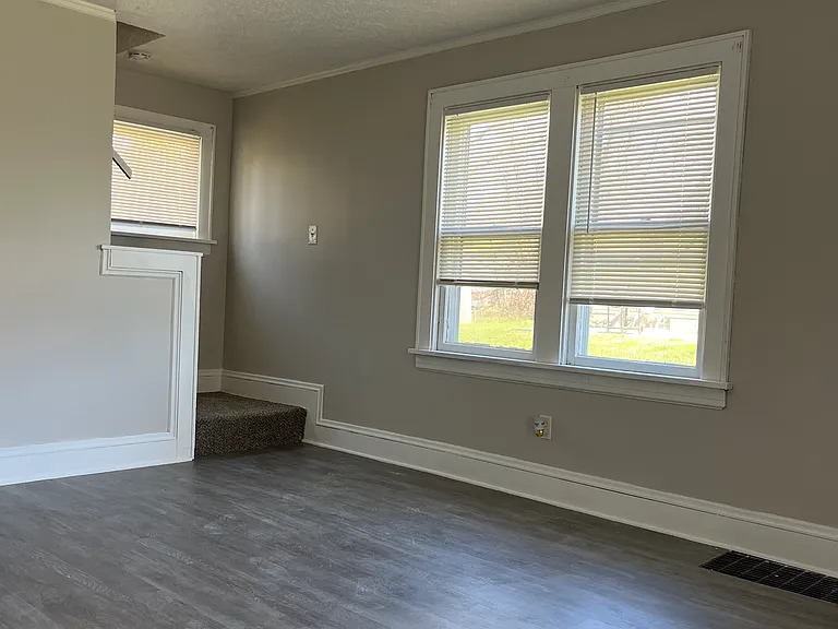 783 Leonard St — Photo 10