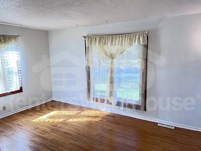 2921 Sumter Ave S — Photo 12