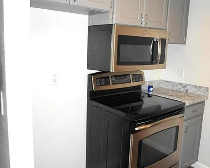12245 N 21st Ave #1 — Photo 5