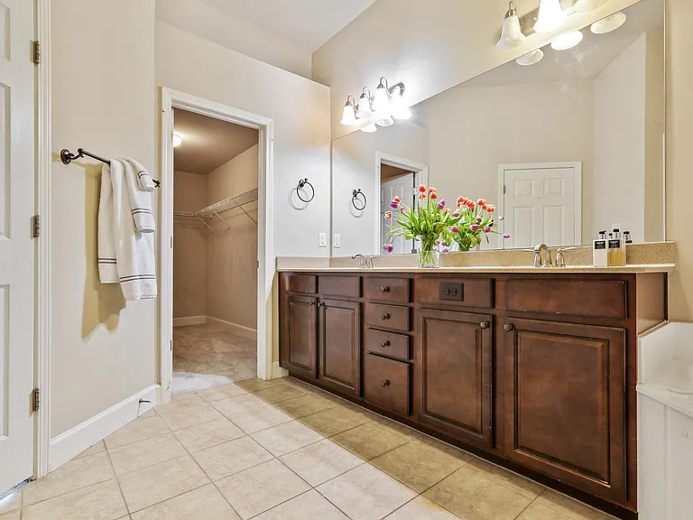 3705 Lambert Ln NE — Photo 17