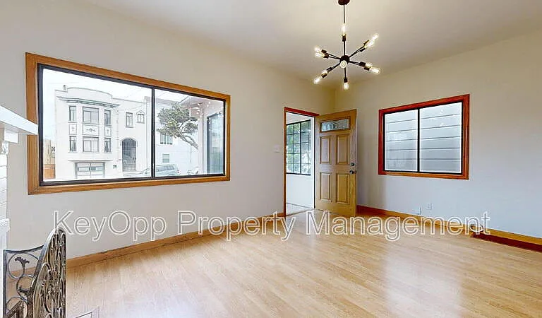 806 34th Ave — Photo 3