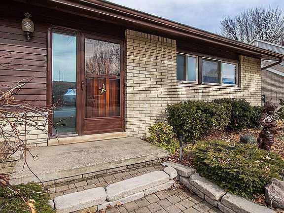 3rd image of 7292 Aqua Isle Dr